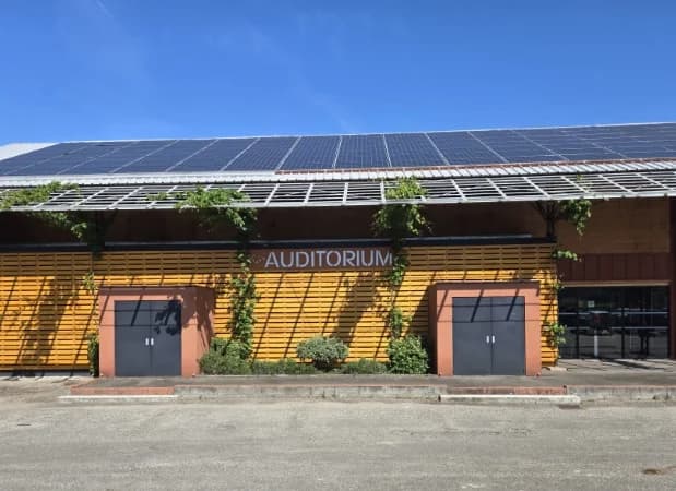 Vue intérieure de l'auditorium de Prayssas