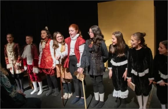 Enfants en atelier théâtre avec Marie-Claude Grandaty