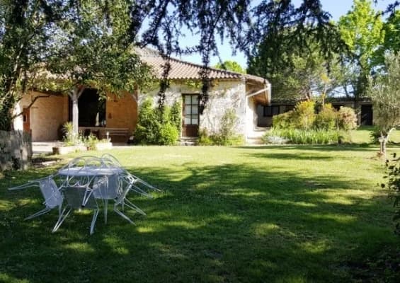 Maison et jardin des Buissonets à Prayssas — bastide entourée de verdure