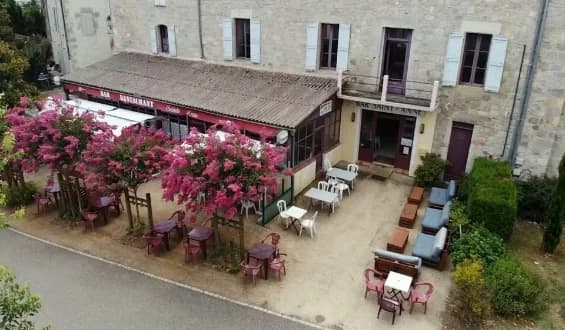 Façade du Bar restaurant Le Saint Anne 2.0 — terrasse fleurie