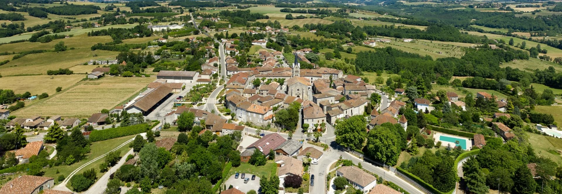 Vue panoramique du village de Prayssas