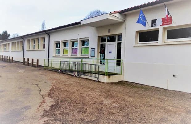 Façade de l'école primaire de Prayssas