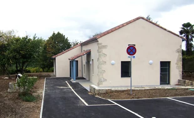 Vue extérieure de la maison des associations de Prayssas
