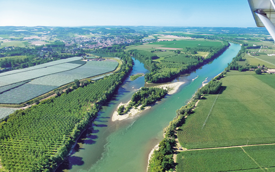Vue aérienne de la confluence du lot-et-garonne et de sa campagne Façade d’une